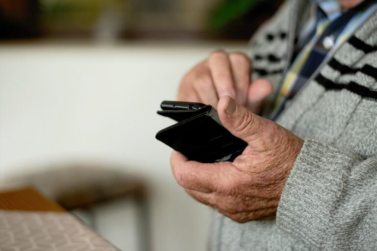 Anziani e sicurezza domestica: le soluzioni che aiutano a vivere la casa in serenità
